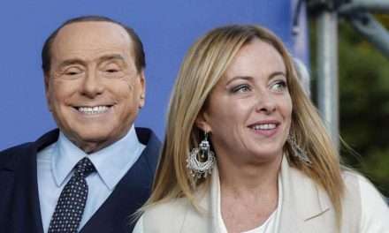 Tensione tra Meloni e Berlusconi, dopo l’elezione dei presidenti delle Camere cresce il malcontento popolare