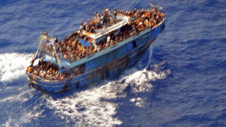 Strage di migranti in Grecia, salvate 104 persone mentre oltre 600 sono i dispersi: 100 bambini erano nella stiva