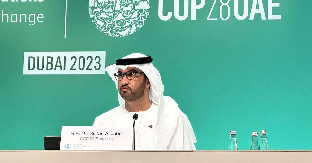 La Cop 28 per la prima volta si chiude con un testo in cui si parla di combustibili fossili, ma non si parla mai di petrolio