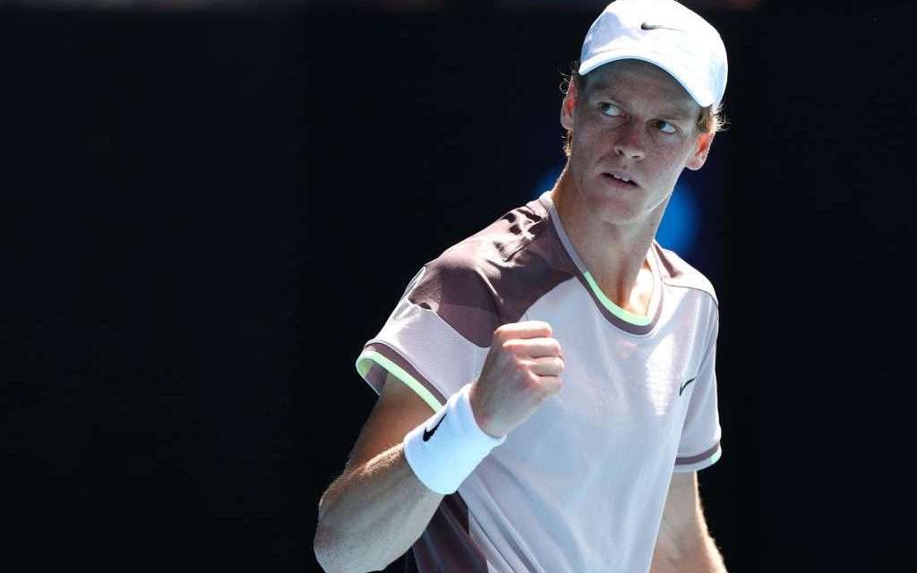 Australian Open, Jannik Sinner vince contro Medvedev trionfando al quinto set