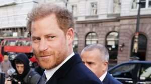 Il principe Harry potrebbe tornare nella royal family, vorrebbe assistere il padre