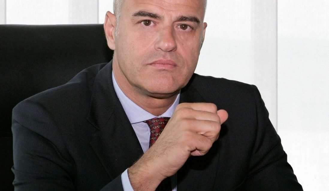 Descalzi (Eni), è necessario sospendere il bando sul gas russo che scatterà dal prini gennaio