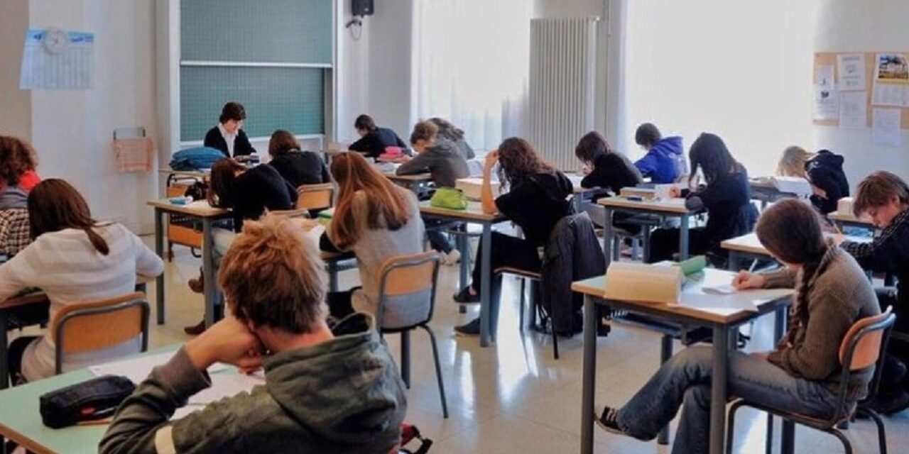Scuola e ricerca, firmato il rinnovo del contratto 2025-2027: aumenti medi di 137 euro