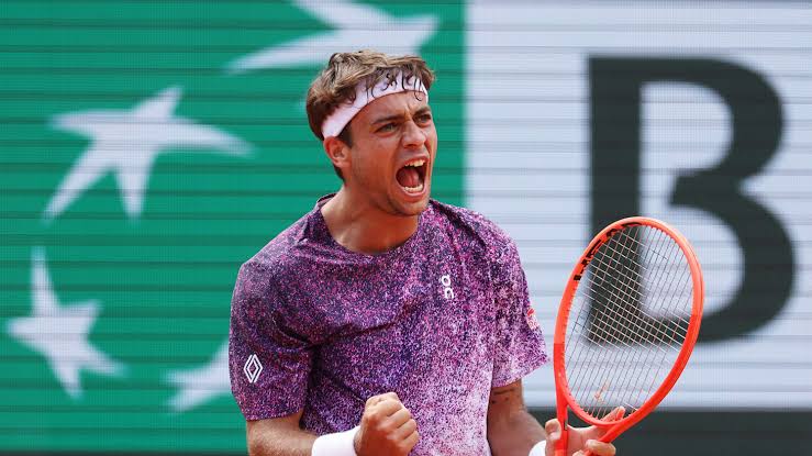 Roland Garros 2026, Cobolli vola in finale: ritiro di Arnaldi, ora sfiderà Zverev per il titolo